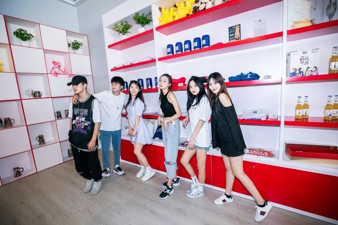 報(bào)告:我想去百威中國那個(gè)啤酒展覽館打卡品美酒佳肴|國潮范這么閃 - 第3張 - 會展活動策劃CCASY.COM 報(bào)告:我想去百威中國那個(gè)啤酒展覽館打卡品美酒佳肴|國潮范這么閃 - 第3張