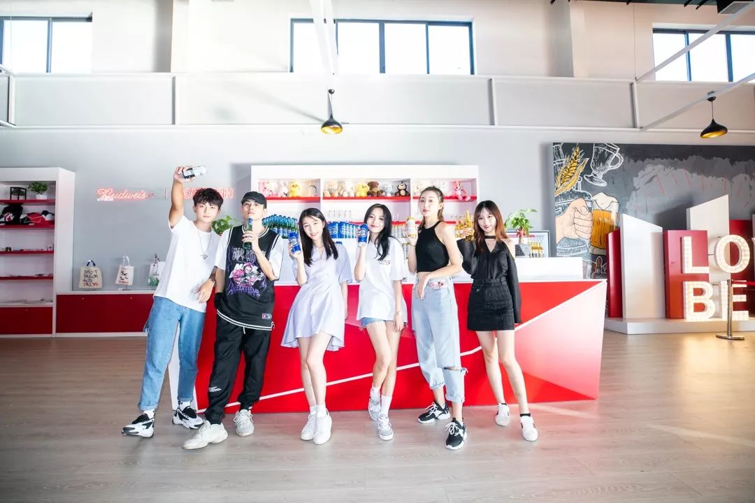 報(bào)告:我想去百威中國那個(gè)啤酒展覽館打卡品美酒佳肴|國潮范這么閃 - 第4張 - 會展活動策劃CCASY.COM 報(bào)告:我想去百威中國那個(gè)啤酒展覽館打卡品美酒佳肴|國潮范這么閃 - 第4張
