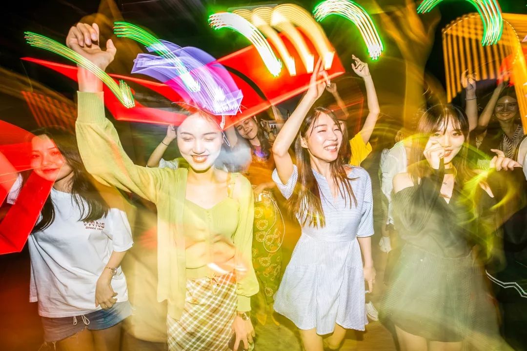 報(bào)告:我想去百威中國那個(gè)啤酒展覽館打卡品美酒佳肴|國潮范這么閃 - 第23張 - 會展活動策劃CCASY.COM 報(bào)告:我想去百威中國那個(gè)啤酒展覽館打卡品美酒佳肴|國潮范這么閃 - 第23張