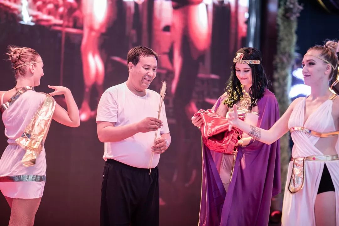 報(bào)告:我想去百威中國那個(gè)啤酒展覽館打卡品美酒佳肴|國潮范這么閃 - 第27張 - 會展活動策劃CCASY.COM 報(bào)告:我想去百威中國那個(gè)啤酒展覽館打卡品美酒佳肴|國潮范這么閃 - 第27張