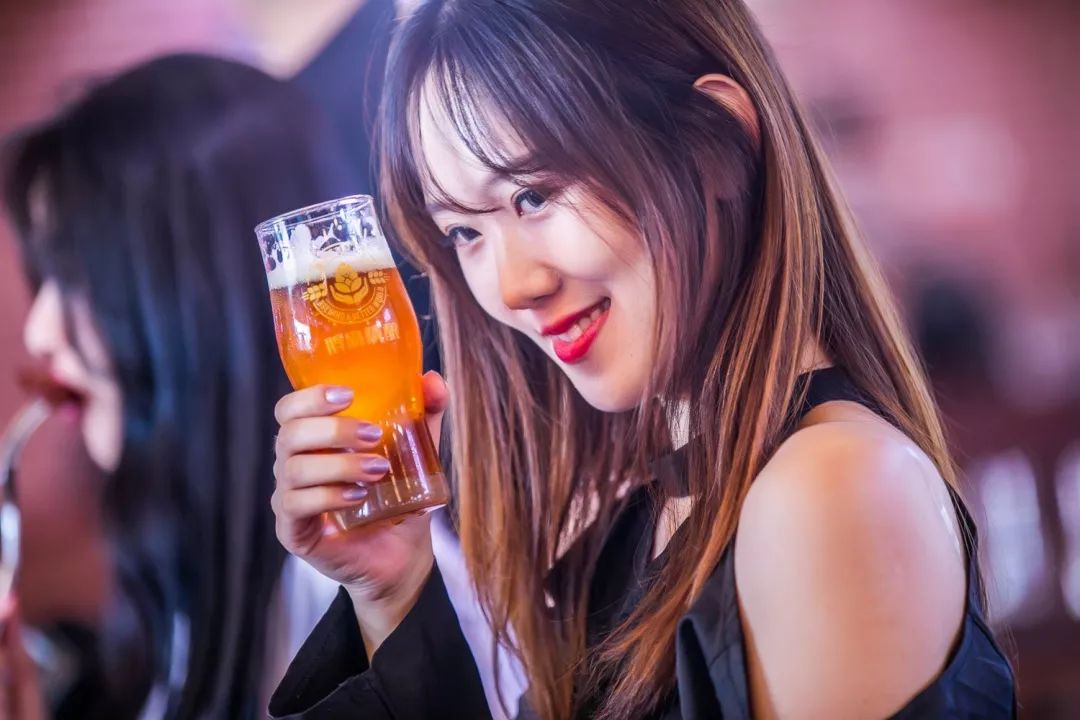 報(bào)告:我想去百威中國那個(gè)啤酒展覽館打卡品美酒佳肴|國潮范這么閃 - 第29張 - 會展活動策劃CCASY.COM 報(bào)告:我想去百威中國那個(gè)啤酒展覽館打卡品美酒佳肴|國潮范這么閃 - 第29張
