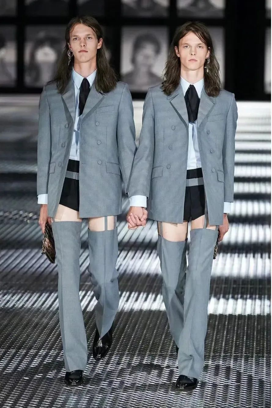 主題為「Twinsburg」GUCCI 2023春夏系列發(fā)布會(huì)活動(dòng)策劃太震撼了 - 第5張 - 會(huì)展活動(dòng)策劃CCASY.COM 主題為「Twinsburg」GUCCI 2023春夏系列發(fā)布會(huì)活動(dòng)策劃太震撼了 - 第5張